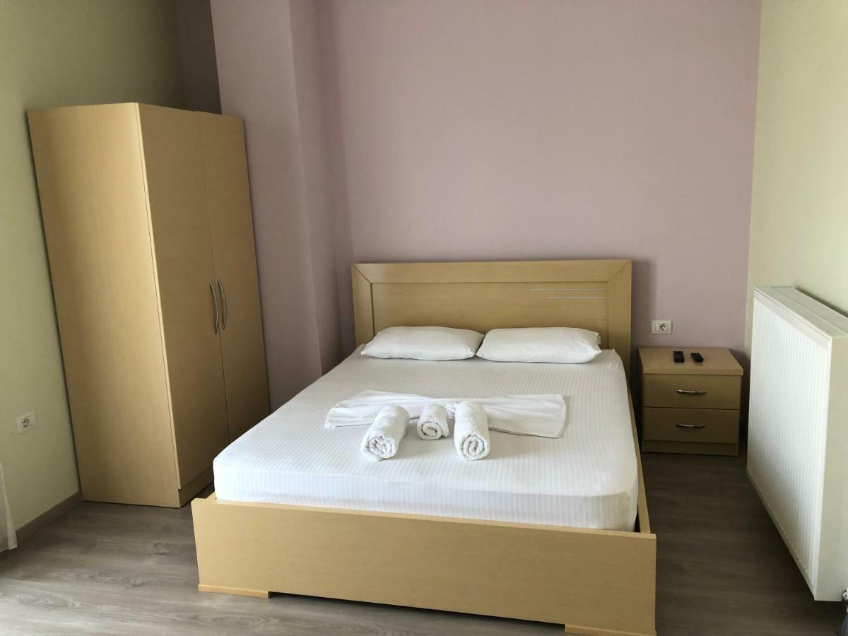 Rent Rooms Kapri Pogradec Esterno foto